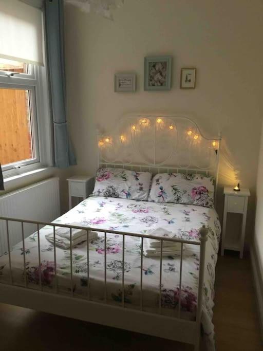 Bikki Apartments - 2 Bedroom 哈罗区 外观 照片